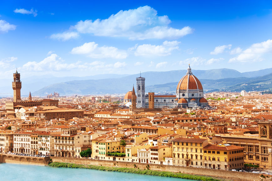 Florence depuis l'Arno, Italie © Shutterstock