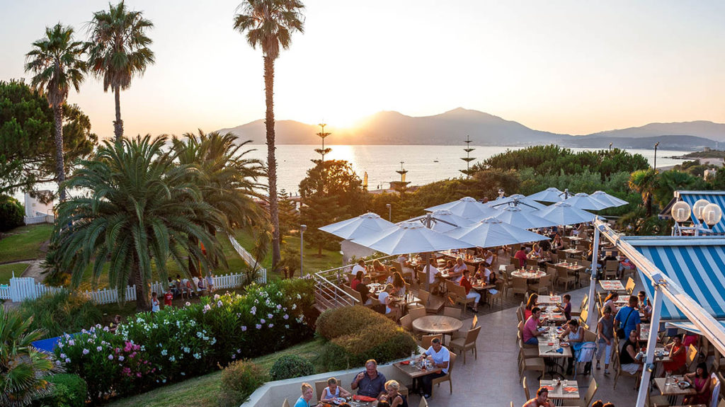 Salle de restaurant de l'hôtel Marina Viva