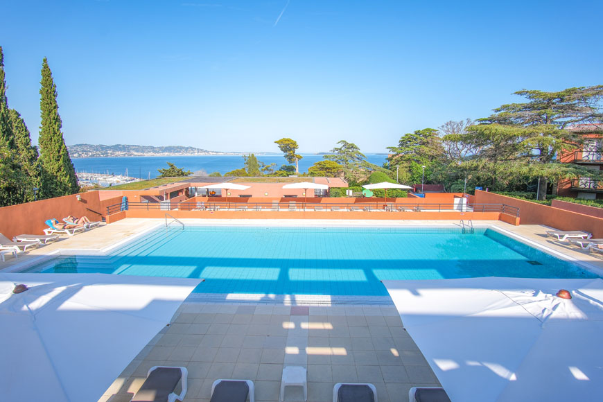 Piscine extérieure du Village Club